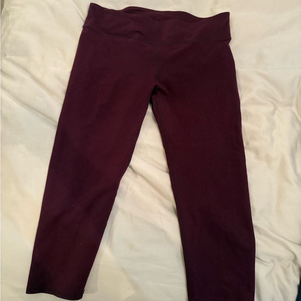 Fabletics burgundy cropped leggings